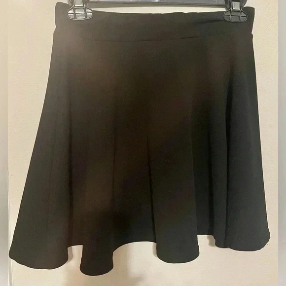 Black Flowy Skirt - Picture 1 of 3